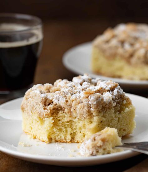 Crumb Cake Crumb Coffee Cakes, Cream Cheese Coffee Cake, Crumb Cake Recipe, I Am Baker, Breakfast Sweets, Crumb Cake, Coffee Cake Recipes, Cake Mix Recipes, Cake Servings