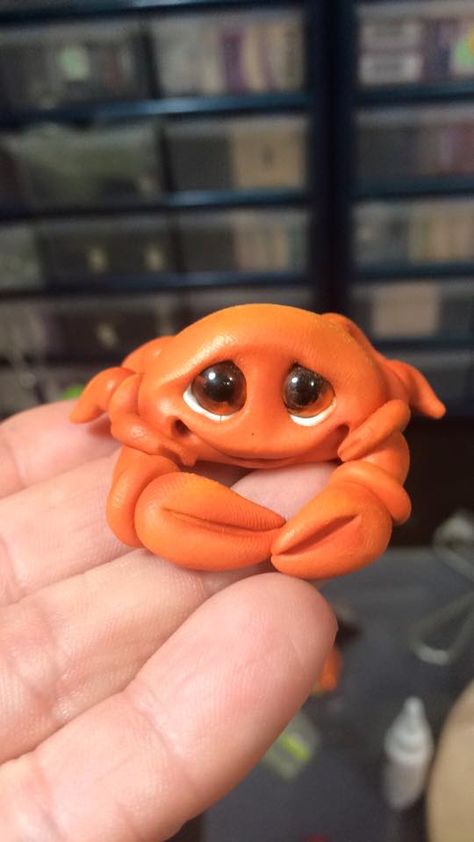 Polymer clay crab By:Canterberry Tails. So cute! Polymer Clay Dolphin, Cute Polymer Clay Animals, Polymer Clay Creatures, Fimo Polymer Clay, Polymer Clay Dragon, Sculpey Clay, Polymer Clay Figures, Clay Dragon, Polymer Clay Sculptures