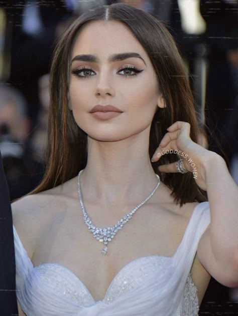 Lily Collins Makeup, ليلي كولينز, Formal Makeup, Bride Makeup, Lily Collins, American Beauty, Prom Makeup, Glam Makeup, Look Cool