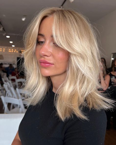 *Exciting New Class Drop Bellow* My two beautiful models from my classes in Nashville over the weekend were absolute angels! Grateful for… | Instagram Blonde Lob Hair, Long Bob Hairstyles Blonde, Balage Hair, Medium Length Blonde Hair, Blonde Hair Goals, Blonde Layered Hair, Golden Blonde Hair, Layered Haircuts For Medium Hair, Better Late Than Never