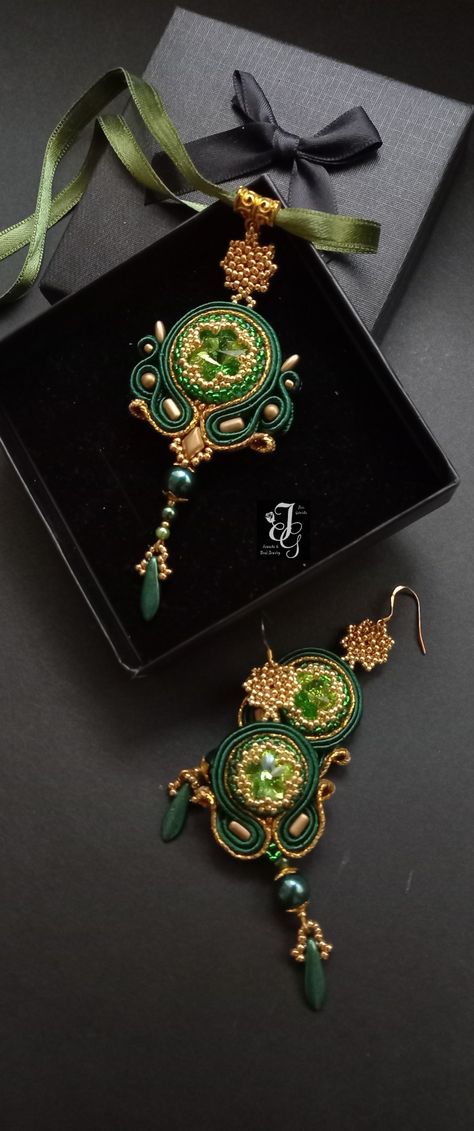 A beautiful soutache set / Earrings and pendant / Green soutachenecklace and soutacheearrings with cristals Soutache Earrings, Set Earrings, Soutache Jewelry, Pendant, Green