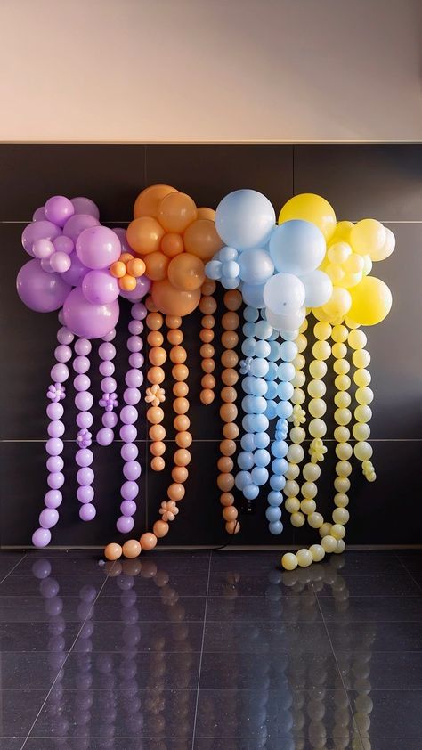 Link Balloons Ideas, Simple Balloon Decor, Colorful Balloon Arch, Linking Balloons, Easy Balloon Garland, 260 Balloons, Balloon Decorations Diy Tutorials, Party Balloons Diy, Birthday Decorations At Home