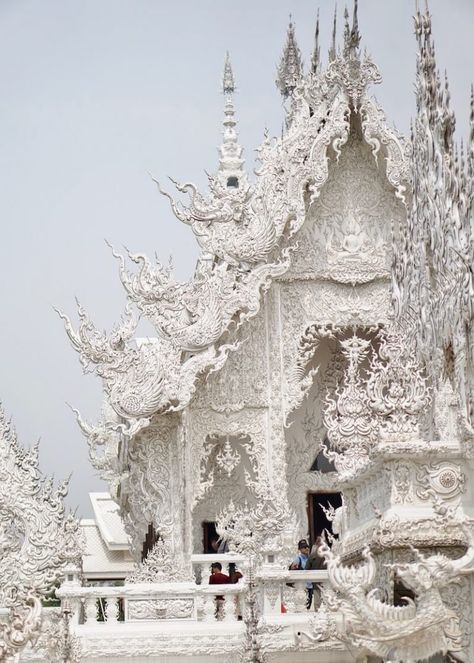 Wat Rong Khun, Travel To Thailand, Temple Thailand, Beautiful Temple, Trip To Thailand, Thailand Trip, White Temple, Thailand Travel Guide, Travel Things