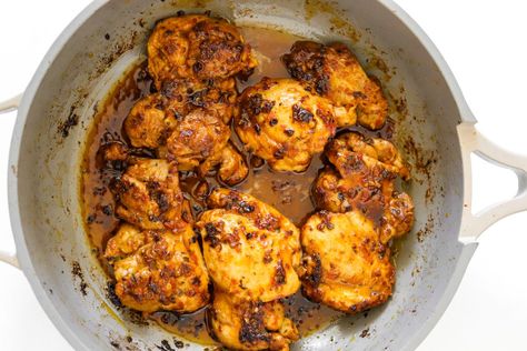 Harissa Honey Chicken - Moribyan Harissa Honey Chicken, Hawaiian Sweet Rolls, Make French Toast, Hawaiian Rolls, Boneless Skinless Chicken Thighs, Honey Chicken, French Toast Recipe, Boneless Skinless Chicken, Delicious Chicken