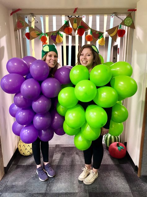 Diy Grape Costume, Grape Costume Diy, Grape Costume, Grapes Costume Diy, Fruits Costume Diy, Bunch Of Grapes Costume, Adult Fruit Costume, Diy Halloween Favors, Grapes Costume