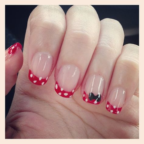 Minnie Mouse French Tip Nails, Disney Manicure, Minnie Nails, Minnie Mouse Nail Art, Disney Family Outfits, Mouse Nails, Disney Nail Designs, Mickey Mouse Nails, Minnie Mouse Nails