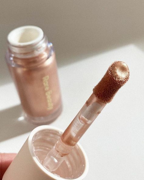 Positive Light Liquid Luminizer, Rare Beauty Liquid, Liquid Luminizer, Selena Gomez Makeup, Rare Beauty By Selena Gomez, Yellow Makeup, Liquid Highlighter, On The Bright Side, Luminizer