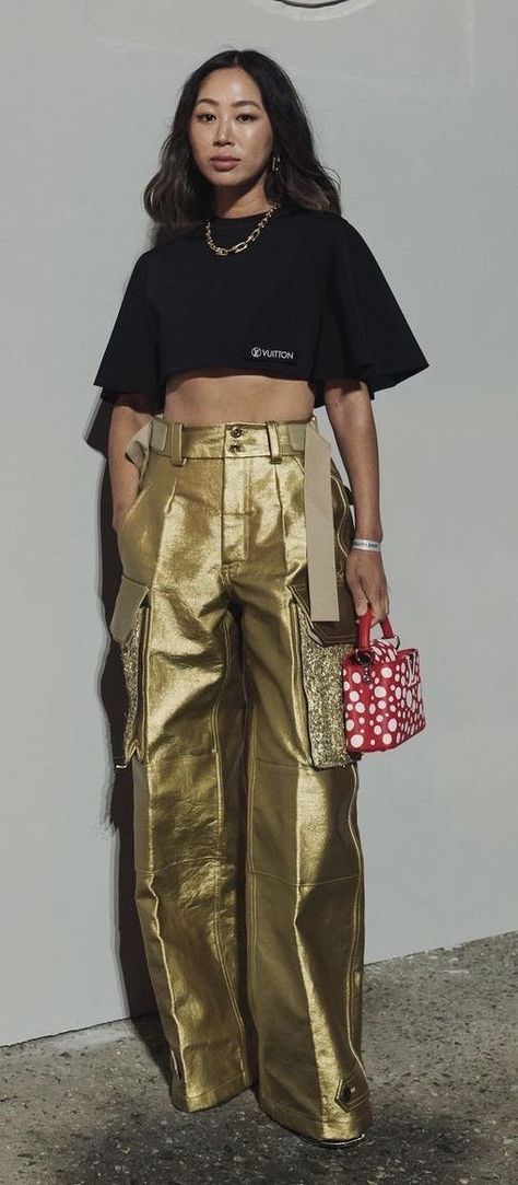 Metallic Fall Outfit, Ruffle Mini Dress Outfit, Lime Green Button Up Shirt Outfit, Fall 23 Street Style, Fall 2023 Pants, 6lack Concert Outfits, Cool Street Fashion 2023, Maximalist Fashion Style Inspiration, Street Style Fall 2023