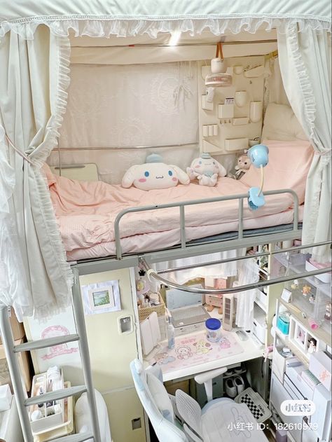 Kawaii Small Bedroom, 3 Person Bedroom Ideas Small Spaces, Kawaii Room With Loft Bed, Small Room With Bunk Beds Ideas, Top Bunk Bed Decorating Ideas Aesthetic, Chinese Dorm Room, Kawaii Bunk Bed, Korean Loft Bed, Loft Bed Cozy