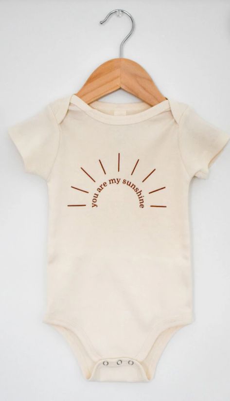 You Are My Sunshine Onesie, Infant Onsie Ideas, Cute Baby Onsie Ideas, Infant Onesie Ideas, Diy Onesies Cricut, Baby Onsie Designs, Homemade Onesies, Cricut Baby Projects, Baby Shirt Ideas