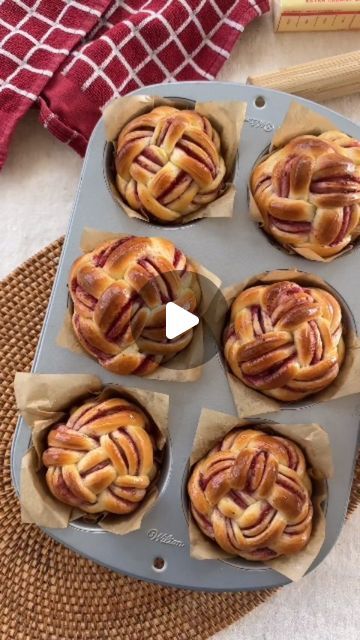 Pastry Picture on Instagram: "Lemon Raspberry Brioche Buns 🩷🍋 by @cookim_mama  ⭐️ 𝗙𝗼𝗹𝗹𝗼𝘄 𝗺𝗲 👉 @pastry.picture 𝗳𝗼𝗿 𝗺𝗼𝗿𝗲 𝗥𝗘𝗖𝗜𝗣𝗘𝗦 ⭐️ 𝗧𝗮𝗴 𝗮 𝗳𝗿𝗶𝗲𝗻𝗱 𝘄𝗵𝗼 𝘄𝗼𝘂𝗹𝗱 𝗹𝗼𝘃𝗲 𝘁𝗵𝗶𝘀 !  Bringing back a new and improved version of a viral 21M blueberry buns!   Prep the dough the night before or day of! Recipe makes 8 jumbo muffin sized buns.   Brioche dough: 475g bread flour 260g whole milk 1 large egg + 1 yolk 50g granulated sugar 1/8 tsp cardamom (optional) 9g salt 6g instant yeast 90g unsalted butter (chilled)  Raspberry Filling: zest of 1-2 lemon 90g softened unsalted butter 80g granulated sugar 25g freeze dried raspberries (crushed into powder form)  1. The night before, add all dough ingredients (except for butter) to the bowl of a stand mixer. Knead unt Pastry Picture, Raspberry Brioche, Brioche Dough, Brioche Recipe, Jumbo Muffins, Freeze Dried Raspberries, Dried Raspberries, Dough Ingredients, Raspberry Filling