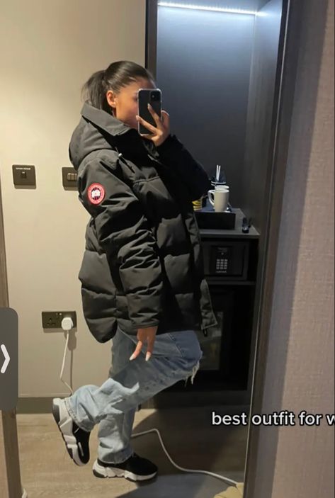 Balenciaga Trainers Outfit, Zara Drip Winter, Balenciaga Outfit Women, Canada Goose Women Outfits, Moncler Jacket Women, Dior Outfit, Goose Clothes, Trainers Outfit, Zara Drip