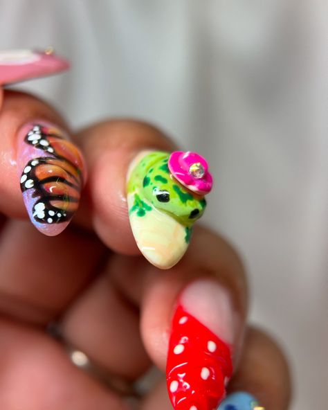 get crazy nails and be fuuuuuuuuuun! 🐸🤠💖 luv u @chappellroan <3 The 3d frog and hat🥹 Structured manicure fill for myself over my natural nails ✨ 𝐏𝐨𝐥𝐢𝐬𝐡𝐞𝐬: ♡ @kiaraskynails ♡ @beetlesgelpolish ♡ @beetles_community 𝐏𝐫𝐢𝐦𝐞𝐫: ♡ @youngnailsinc 𝐇𝐚𝐫𝐝 𝐆𝐞𝐥: ♡ @ibdbeauty #humboldtnails #humboldtnailtech #trendingnails #trendingnaildesigns #arcatanails #eurekanails #707nails #nailart #nailartist #chappelroan #nailtechlife #3dnailart #nailtechcheck #nailsnailsnails #3dart #chappellroanfanart... Frog Nail Ideas, Beetle Nail Art, Structured Manicure, Frog Nails, Acrylic Frog, 3d Frog, Jar Spells, Natural Nail Polish, Get Crazy