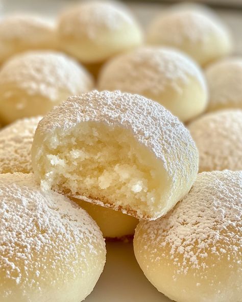 Soft Italian Ricotta Christmas Cookies, Impressive Baked Goods, Tea And Cookies Aesthetic, Rosetta Cookies, Cookies For Tea Party, Soft Cookies Aesthetic, Ricotta Christmas Cookies, Mascarpone Cookies, Ricotta Scones