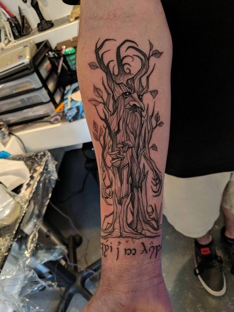 Lotr Ent Tattoo, Ent Tattoo Lord Of The Rings, Ent Tattoo, Lotr Sleeve, Lotr Tattoo Ideas, Tolkien Tattoo, Ring Tattoo Designs, Lotr Tattoo, Lord Of The Rings Tattoo