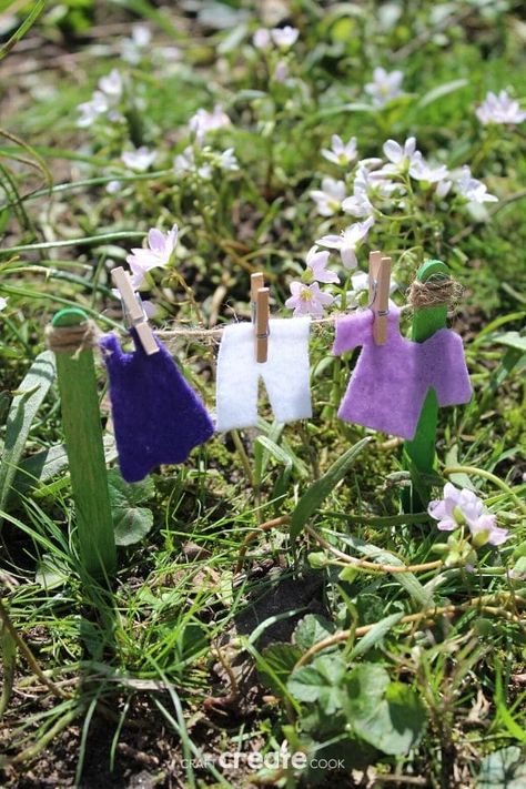 Fairy Garden Recycled Materials, Fairy Garden Activities, Ideas For Fairy Gardens, Diy Mini Garden Ideas, Front Yard Fairy Garden Ideas, Kids Outdoor Fairy Garden Play Area, Kid Fairy Garden, Fairy Garden Shelf, Garden For Kids Ideas