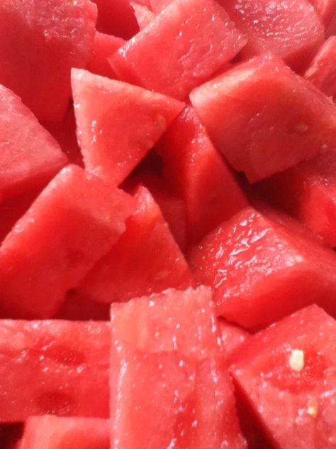 Watermelon Health Benefits, Watermelon Benefits, Watermelon Diet, Fresh Watermelon, Tutti Frutti, Fruits And Veggies, Organic Recipes, Fresh Food, Fresh Fruit