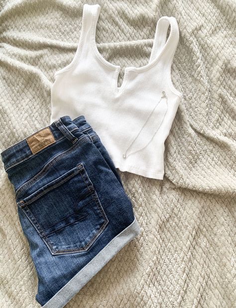 Dark Denim Shorts Outfit, Denim Shorts Outfit Women, Cottage Fits, Forever 21 Outfits, Greece Outfit, Denim Shorts Outfit, Dark Denim Shorts, Shorts Outfits Women, Shorts Outfit