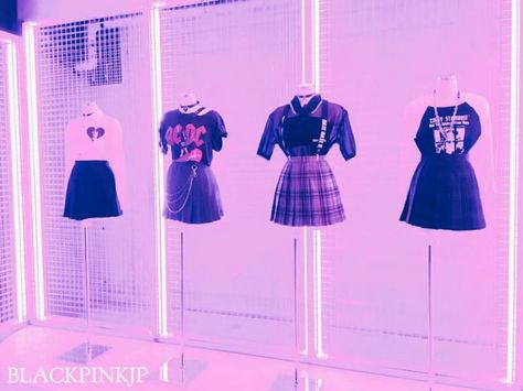 Blackpink's pop up store Korean House, Chanel Rose, Blackpink Outfits, Chica Cool, Black Pink Background, Bff Outfits, Blackpink Wallpaper, Pink Instagram, Jennie Lisa