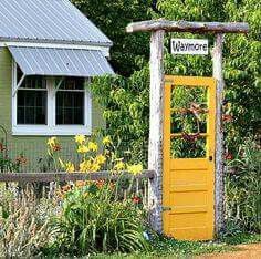 Garden Gate Design, Yellow Door, Garden Yard Ideas, Garden Gate, Old Doors, Garden Doors, Garden Fencing, Green House, Terrace Garden