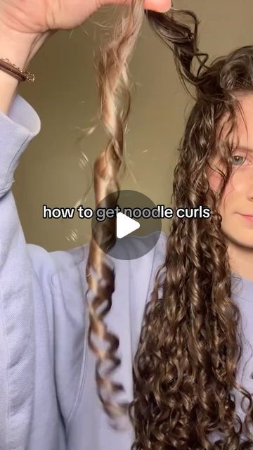 jules| curly hair tips and tricks :) on Instagram: "the easiest way to use the Denman brush :) #curlyhair #curls" Denman Brush Curls, Curly Hair Tips And Tricks, Hair Tips And Tricks, Blonde Baby, Denman Brush, Blonde Babies, Bleach Blonde, March 5, Curly Hair Tips