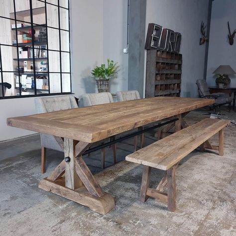 Sunburned-reclaimed-oak-Refectory-table-Grindelwald-Z006-02 Rustic Oak Dining Table, Wooden Outdoor Table, Dining Table Height, Cottage Table, Cottage Dining Rooms, Wood Dining Room Table, Refectory Table, Timber Table, Industrial Dining Table