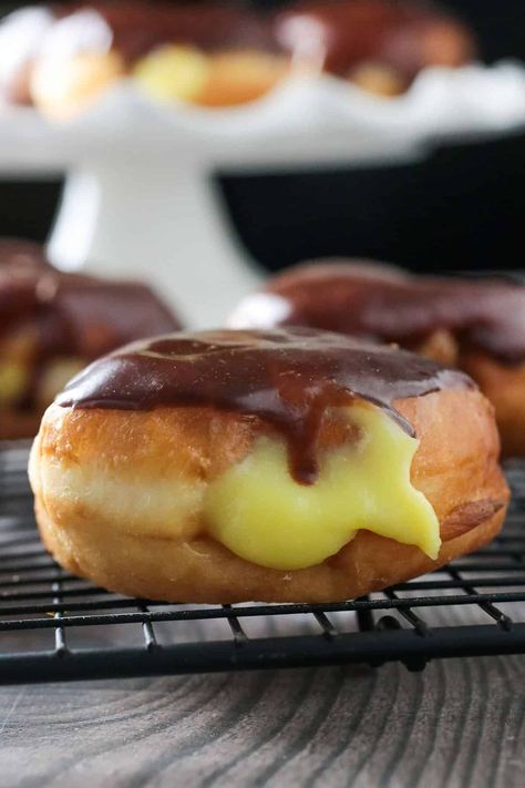 Cream Donut Recipe, Boston Cake, Homemade Doughnut Recipe, Eclair Cream, Cake Waffles, Boston Cream Donut, Cookies Strawberry, Vanilla Pastry Cream, Donut Filling