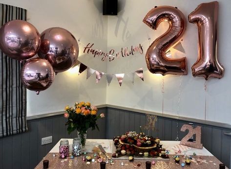 Simple 21st Birthday Decorations At Home, Decor For 21st Birthday Party, 22 Birthday Set Up, 21 Birthday Party Decorations At Home, 21 Birthday Set Up, 21st Birthday Set Up Ideas, Simple 21st Birthday Decorations, Simple Birthday Table Set Up At Home, 21st Birthday Set Up