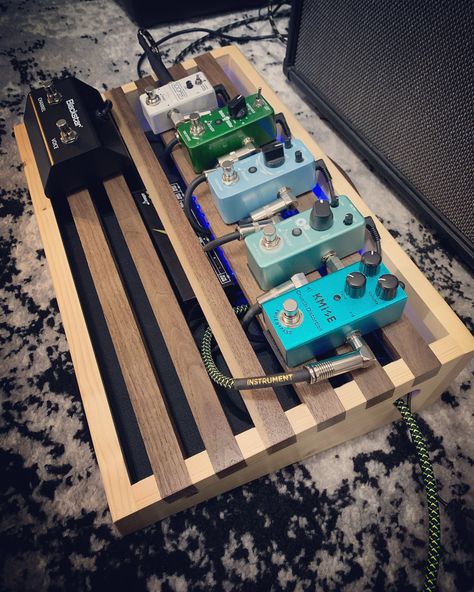 Diy Pedalboard, Guitar Pedal Board, Guitar Pedal Boards, Amp Stand, Pedal Boards, Diy Music, Wooden Guitar, Guitar Diy, Guitar Stands