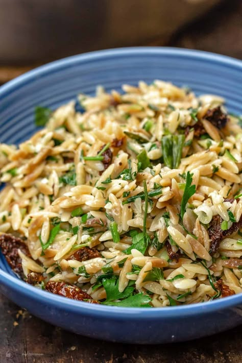 Orzo Parmesan, Toasted Orzo, Orzo Recipes Side, Orzo Pasta Recipes, Orzo Dishes, The Mediterranean Dish, Pasta Side Dishes, Orzo Recipes, Pasta Sides