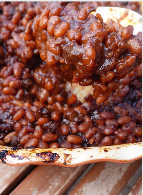 Easy BBQ Baked Beans - Vegan Option Included! Baked Beans Vegan, Canned Baked Beans, Bbq Baked Beans, Bbq Beans, Bbq Sides, Burger Toppings, Easy Bbq, No Bean Chili, Baked Beans