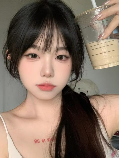 Kawaii Girls Real, Girl Bestie, Hair Asian, Makeup Artist Tips, Bangs With Medium Hair, Milk Shake, Doll Makeup, I Am The One, Korean Hairstyle