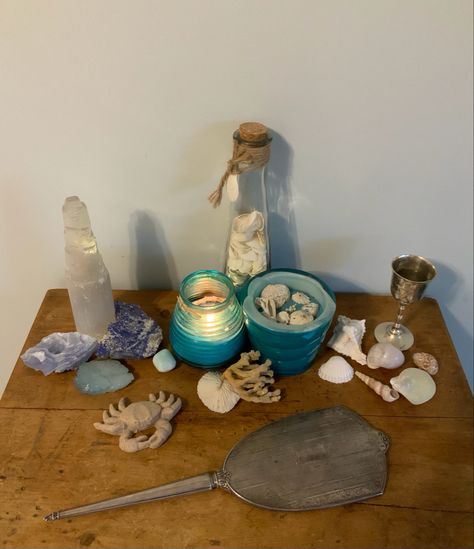 witchcraft Beach Witchcraft, Siren Magic, Seashells Witchcraft, Water Altar, Sea Witch Altar, Sea Witchcraft, Moon Witchcraft, Witch Room, Witches Altar