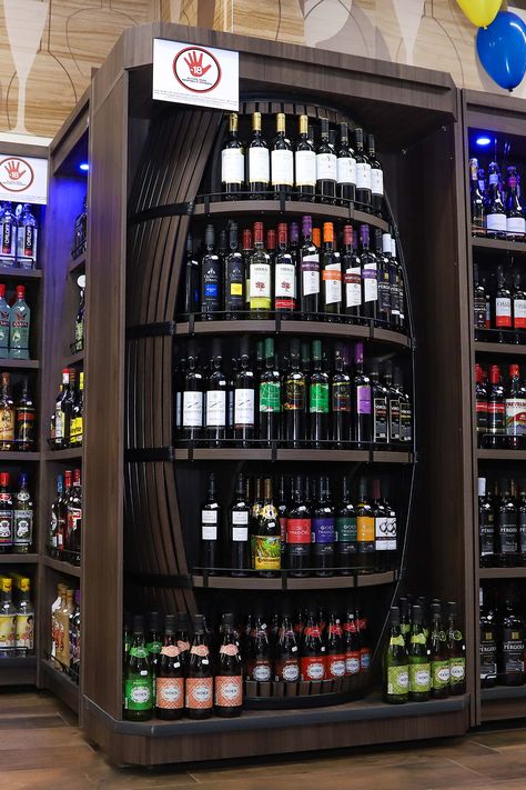 Wine Store Display, Wine Store Design, Wine Shop Interior, Bar Counter Design, Store Shelves Design, Concept Stores, Grocery Store Design, Liquor Shop, Beer Store