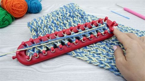 How to Knit a Scarf on a Loom (with Pictures) - wikiHow Loom Scarf Easy Diy Tutorial, Loom Knitting Projects For Beginners, Loom Socks, Diy Knitting Loom, Loom Knitting Scarf, Loom Knitting Patterns Hat, Knit A Scarf, Loom Knitting For Beginners, Make A Scarf