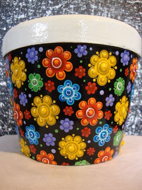 Mandala Flower Pot Painting, Dot Painting Flower Pots, Container Painting Ideas, Herb Garden In Pots, Herb Garden Ideas Outdoor, Dot Painting Flowers, Herb Garden Designs, Herb Container Garden, Mandala Pot