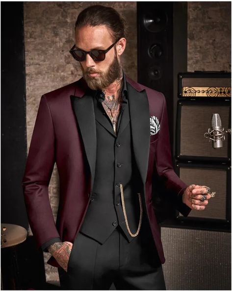 Tuxedo Burgundy, Party Wear Men, Burgundy Tux, Suits Party Wear, Men Tuxedo, Prom Vintage, Groomsmen Party, Burgundy Tuxedo, Black Suit Wedding