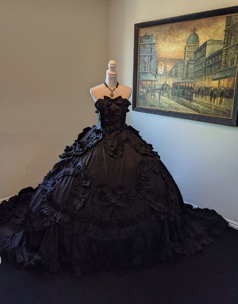 Black Fairytale Wedding Dress, Dark Victorian Dress, Victorian Dress Gown, Vintage Wedding Gowns, Victorian Outfits, Goth Wedding Dresses, Black Masquerade, Medieval Theme, Gothic Victorian Dresses