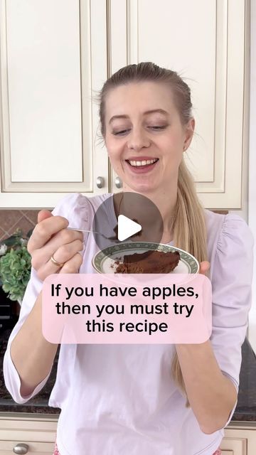 🍎My new favorite gluten free recipe!!! 🍎The kids loved this brownie too! 🍎If you have apples at home, then you must try this rec... | Instagram Apple Egg Cocoa Cake, Apple Brownies Recipe, Apple Chocolate Cake, Ww Brownies, Costco Keto, Apple Brownies, 1200 Calorie Diet Menu, Cocoa Powder Recipes, Boxed Cake Mixes Recipes