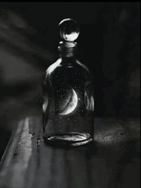 Moon inside bottle GIF Magic Aesthetic, Witch Aesthetic, Foto Art, Beautiful Moon, Moon Magic, Jolie Photo, Moon Art, Pics Art, Moon Child