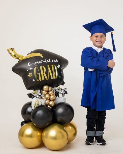 Congratulations Balloons Bouquets, Graduation Balloon Bouquet Ideas, Balloon Bouquet Graduation, Graduation Balloon Bouquets, Graduation Flowers Bouquet, Bouquet Balloons, Promo 2023, Baloon Art, Congratulations Balloons