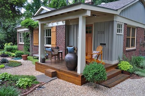 Board and Batten: Inside and Out - Town & Country Living Manufactured Home Porch, Veranda Design, Pea Gravel Patio, Porch Design Ideas, Front Yard Decor, Modern Front Yard, Gravel Patio, Building A Porch, Rustic Porch