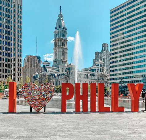 #Philly #travelguide #philadelphia Philadelphia Landmarks, Philly Aesthetic, Philadelphia Homes, Philadelphia Trip, Philadelphia Things To Do, Trip To Philadelphia, Philadelphia Photography, Philadelphia Street, Philadelphia City Hall