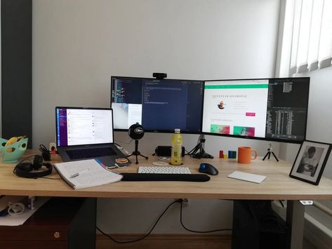 Dual Monitor And Laptop Setup, Wfh Desk Setup Dual Monitor, Developer Setup, Programmer Desk, Programmers Desk, Gaming Battlestation, Pink Desk Decor, Whiteboard Organization, Laptop Setup