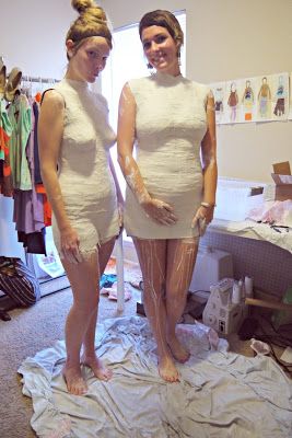 katastrophic: DIY Dress Form Part 1: Building the Mold Diy Dress Form, Mannequin Diy, Sewing Dress Form, Austin Style, Clothing Sales, Dress Forms, Creation Couture, Diy Dress, Diy Clothing