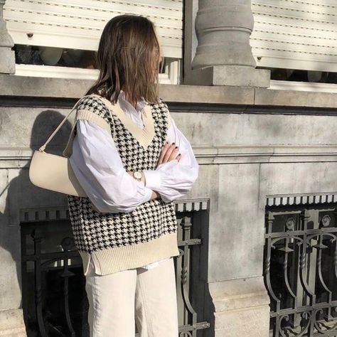 Knit Vest Outfit, Plaid Sweater Vest, Sweater Vest Outfit, Latest Fashion For Girls, Vest Outfit, Knitted Clothes, Streetwear Mode, Plaid Sweater, Sweater Vest Women