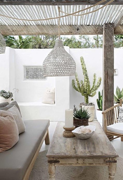 Bohemian Beach House, Boho Beach House, Beach House Living Room, Mediterranean Style Home, Beach House Interior Design, Beach Interior, Coastal Boho, Beach House Interior, Beach House Design