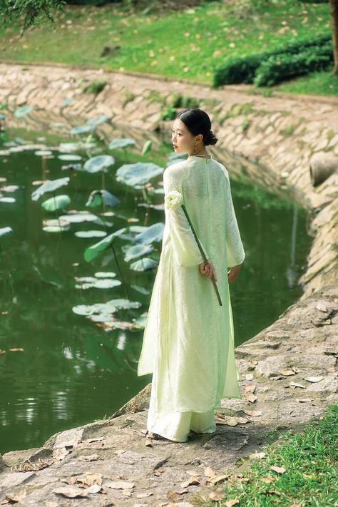 Ao Dai Photoshoot, Photoshoot Inspo, Photo Idea, Pose Reference, Senior Pictures, Gorgeous Dresses, Photography Inspiration, Portrait Photography, Mood Board