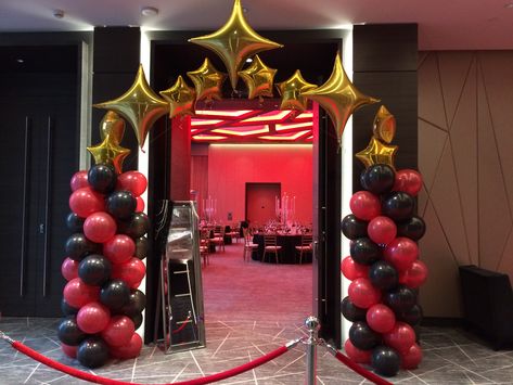 Hollywood entrance arch Arch Door Entrance, Christmas Party Entrance, Hollywood Entrance, Entrance Balloon Arch, Hoco Decorations, Door Entrance Decor, Balloon Door, Arch Entrance, Hoco Court