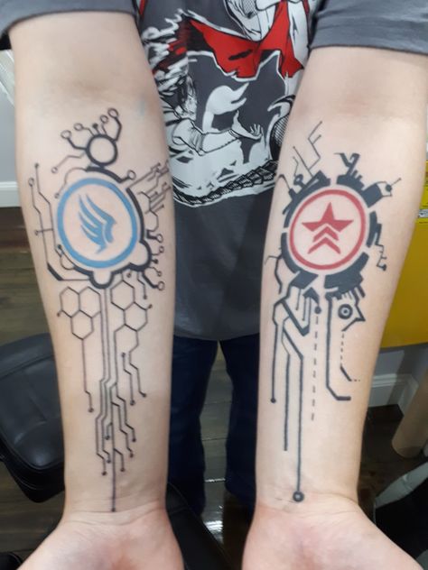 Lydia Tattoo, Jake Tattoo, Mass Effect Tattoo, Black Flash Tattoos, Red Tattoo Ideas, Red Ink Tattoo, Mass Effect Andromeda, Mass Effect Art, Red Tattoo